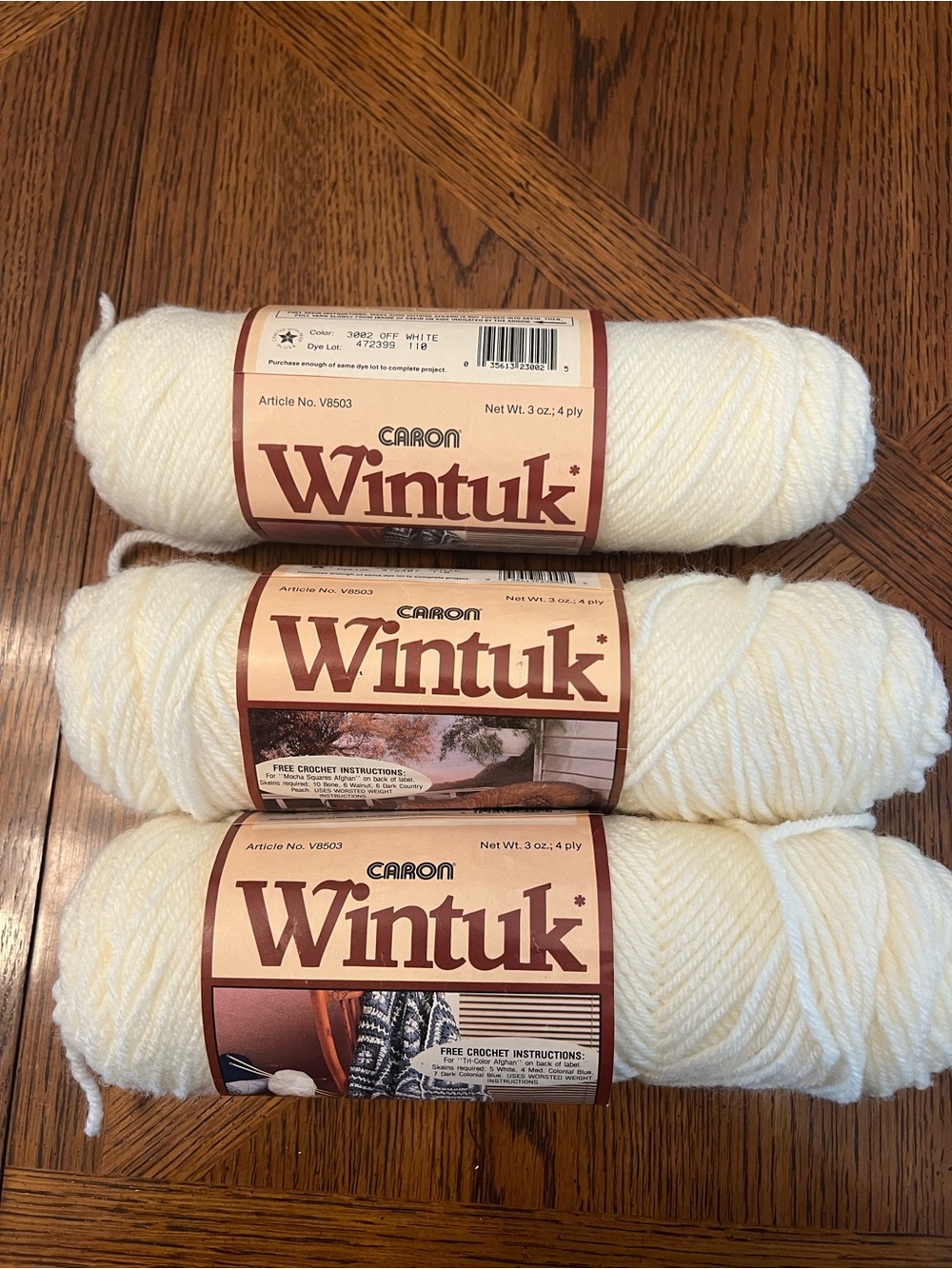 Caron wintuk acrylic yarn off white